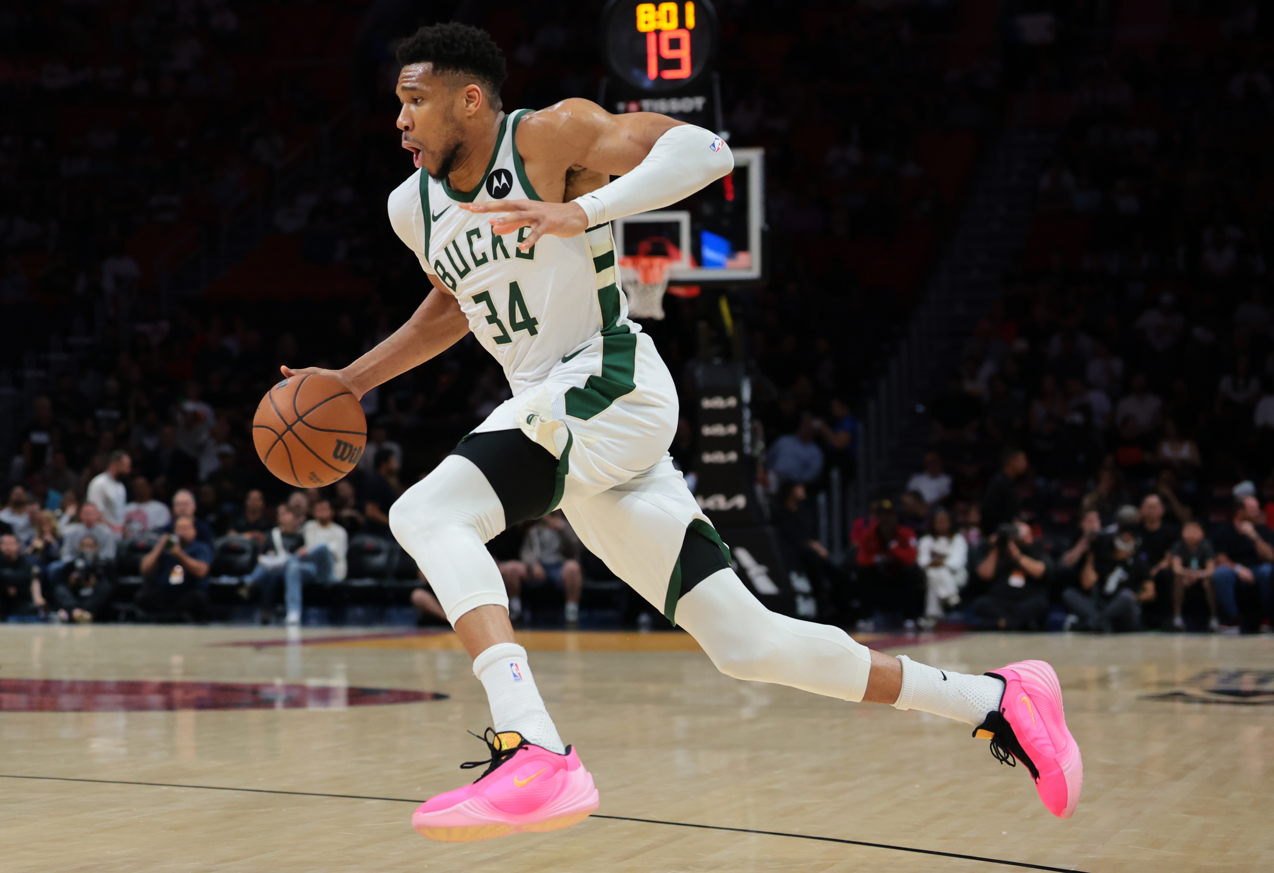 世界杯比赛直播地址-字母哥常规赛160次至少轰30分10板5助 超越大O独占历史第一！