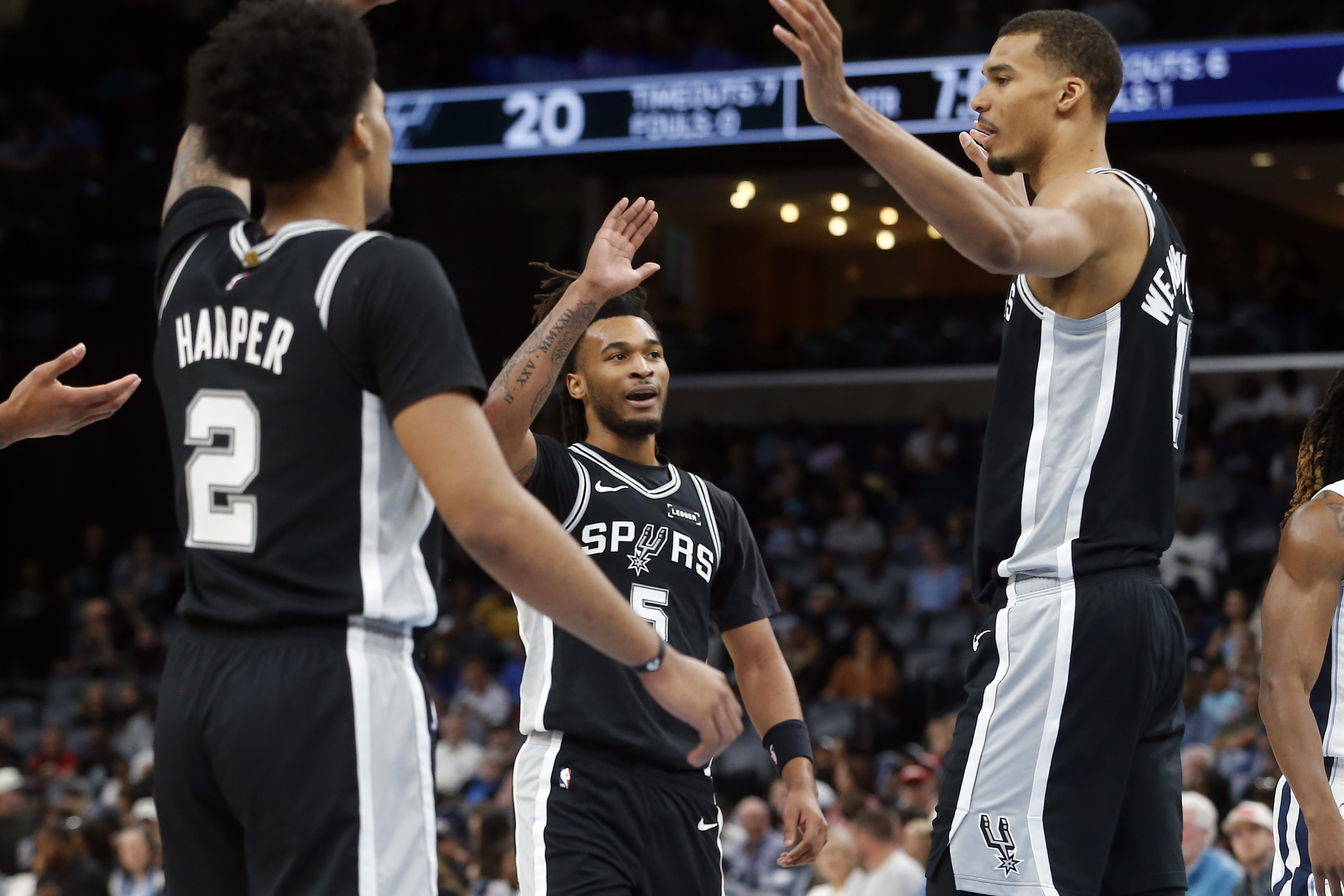 文班缺席11胜5负！马刺咋做到的 坐拥MVP候选仍打出极致团队篮球